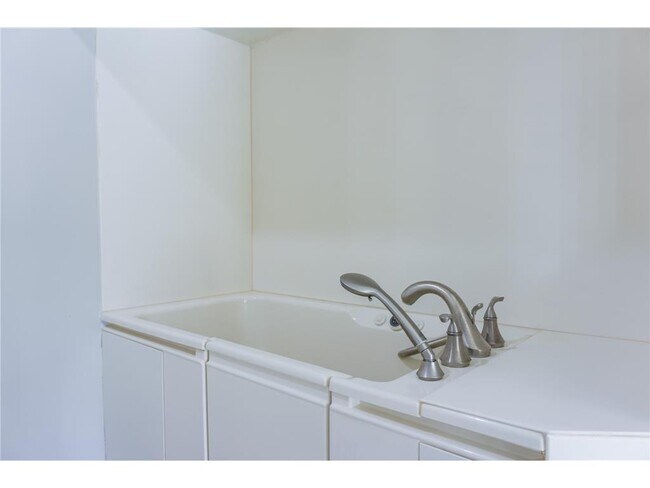 Building Photo - 1464 Ravoux Ln