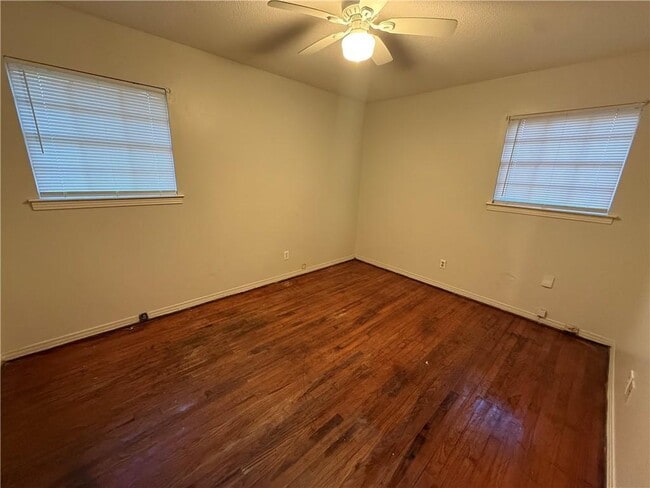 Building Photo - 532 Woodlore Dr