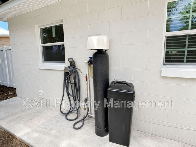 Building Photo - 601 Catwood Dr