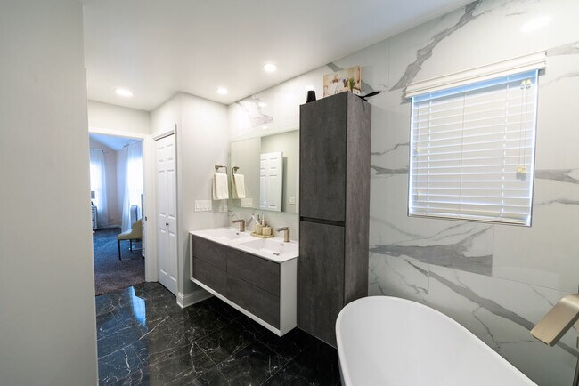 Building Photo - 25037 Brett St