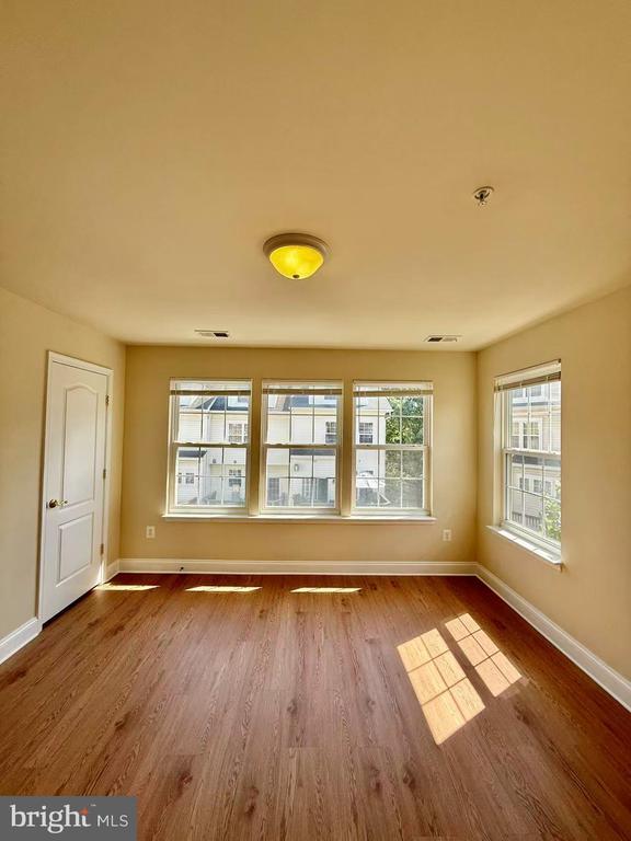 Building Photo - 11818 Regents Park Dr