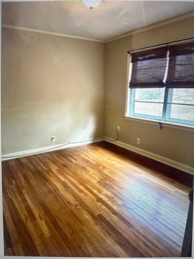Building Photo - 407 S Acre Dr