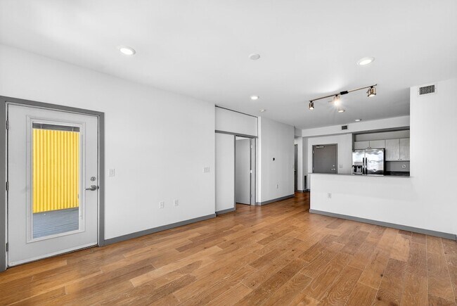 Building Photo - 400 Herron Dr