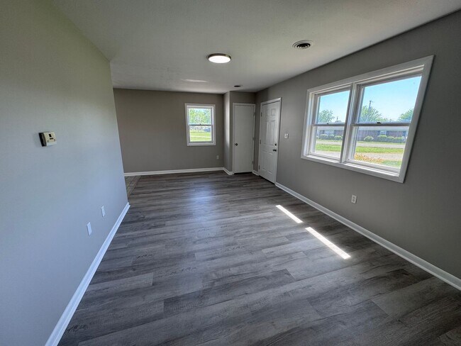 Building Photo - Connector Street 90/100