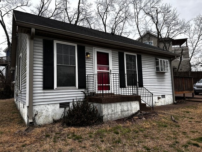 Building Photo - Sylvan Heights Renovated Two Bedroom