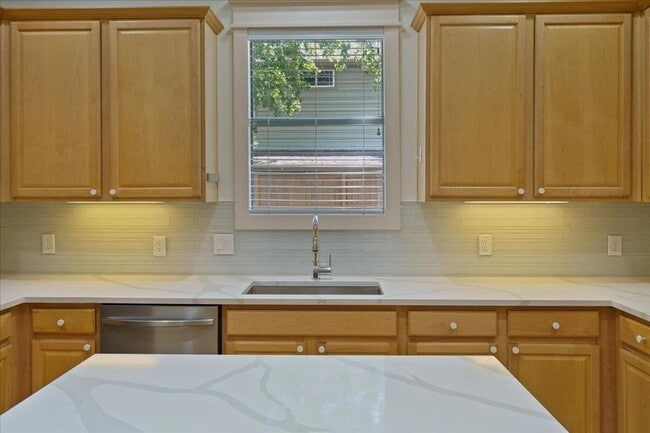 Building Photo - 5603 William Holland Ave