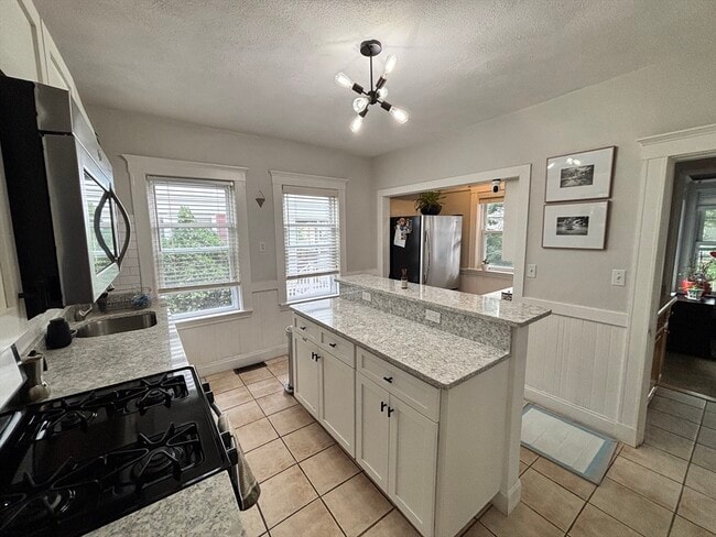 Building Photo - 24 Teele Ave