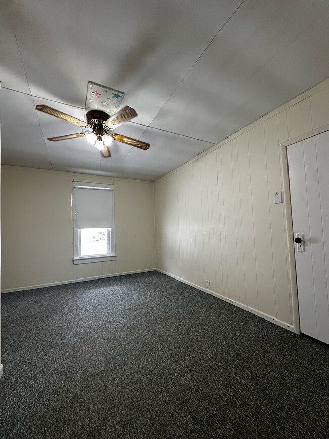 Building Photo - 223 Vinegar Hill Rd