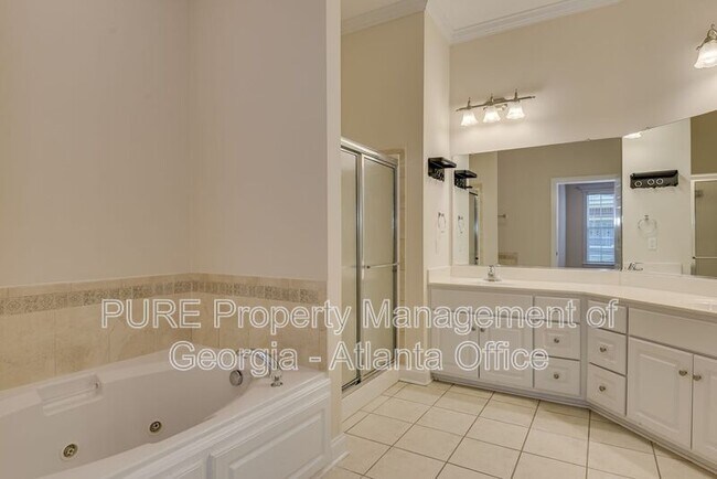 Building Photo - 2425 River Birch Dr