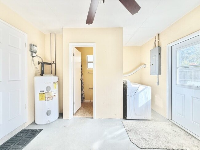 Building Photo - 2701 56th Ln N