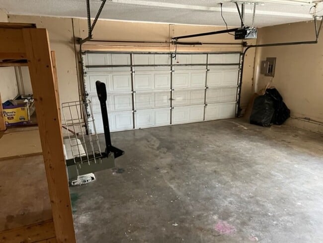 Building Photo - Four Bedroom Home on Over Half an Acre in Vandergriff School District