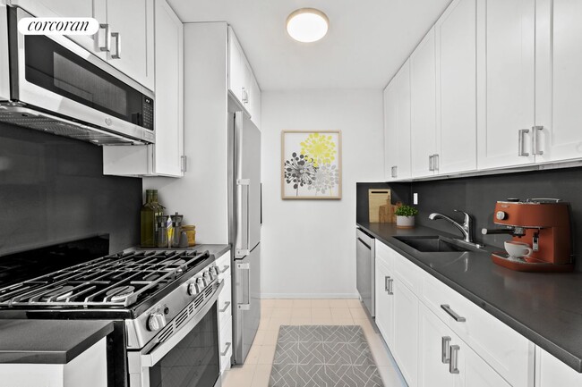 Building Photo - 71 Wyckoff St
