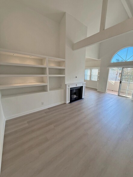 Building Photo - 912 Croft Ave