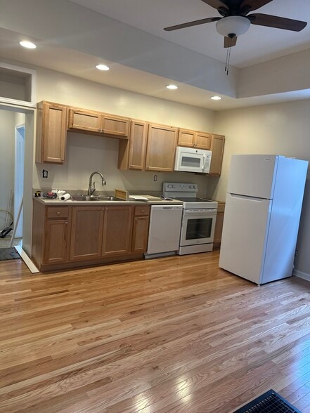 Primary Photo - 1425 S 1st St