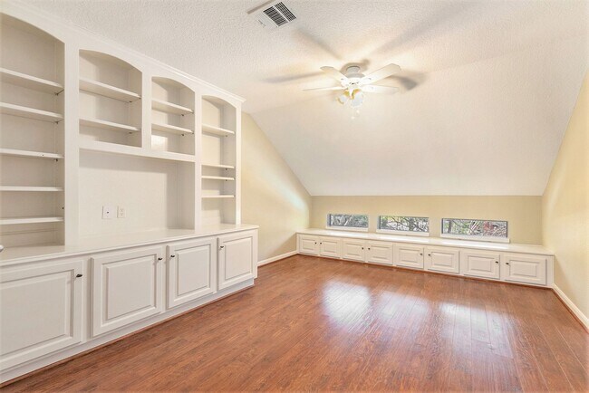 Building Photo - Spacious 2-Story, 5-Bedroom Home with a Pool in The Woodlands