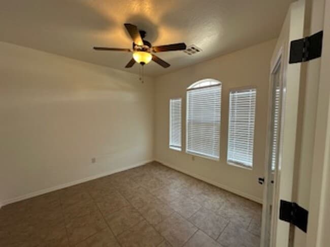 Building Photo - 4715 Zeno Pl
