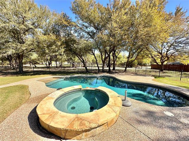 Building Photo - 1924 Countryside Dr