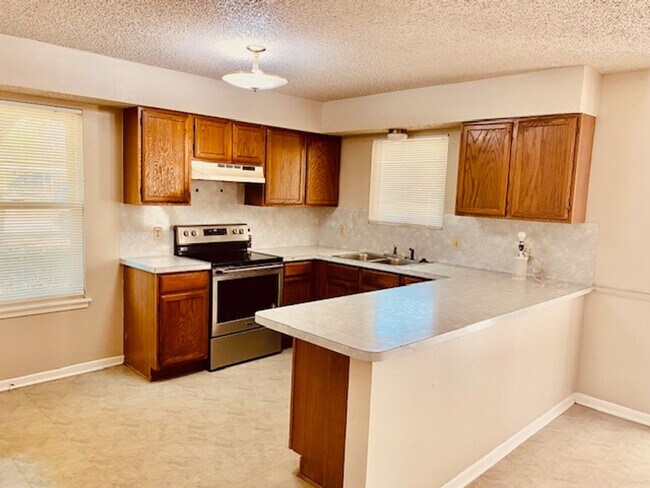 Building Photo - BEAUTIFUL COUNTRY 2 BEDROOM LEASE HOME IN ...