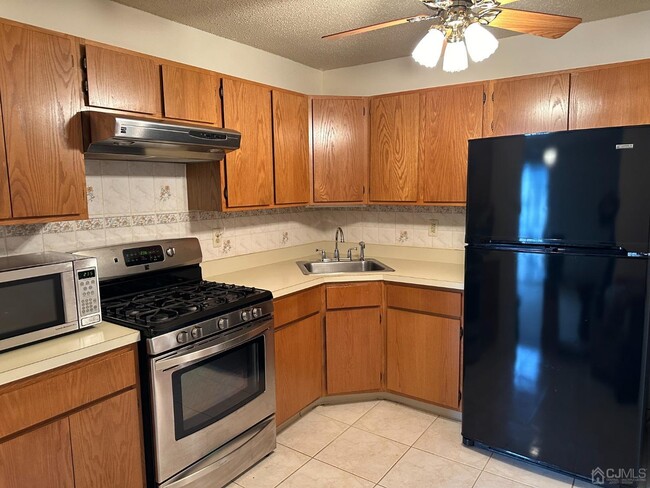 Building Photo - 498 Witney Ct