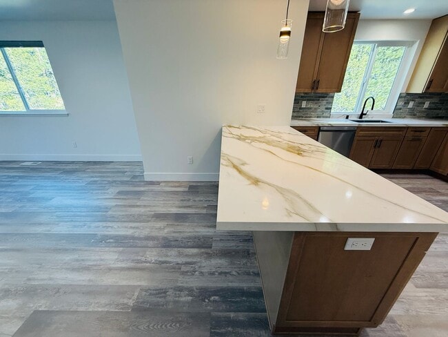 Building Photo - 1084 Dedi Ave