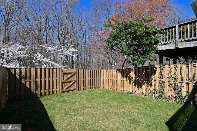 Building Photo - 7415 Gillingham Row