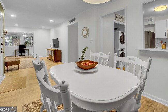 Building Photo - 12 Vista Square NW