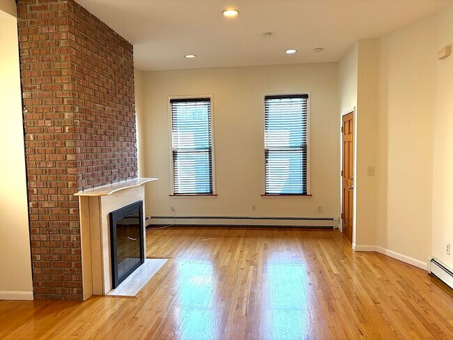 Building Photo - 284 Magnolia Ave