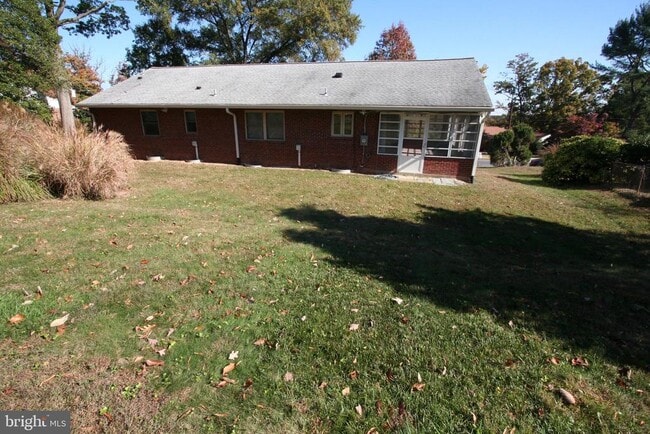 Building Photo - 10104 Towhee Ave