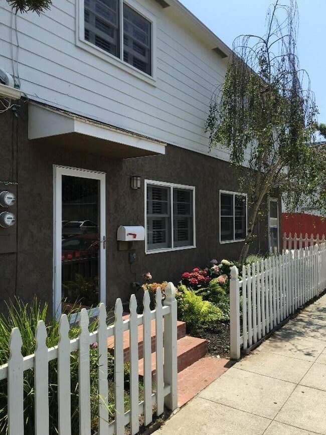 Building Photo - 422 Pacific St