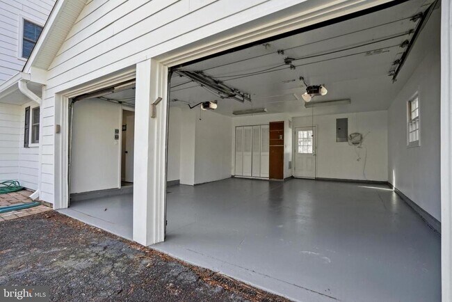 Building Photo - 13134 Madonna Ln