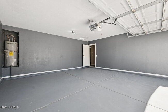 Building Photo - 5409 S 10th Ave