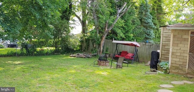 Building Photo - 613 Sampson Ave