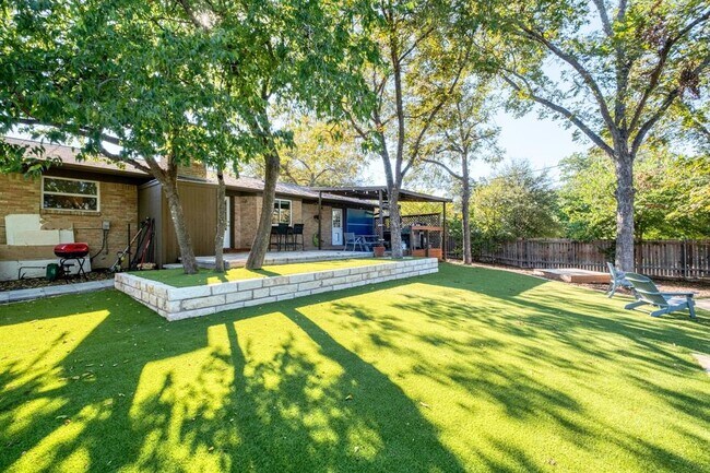 Building Photo - 600 Jetta Ct