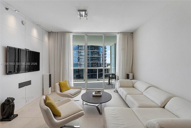 Building Photo - 15811 Collins Ave