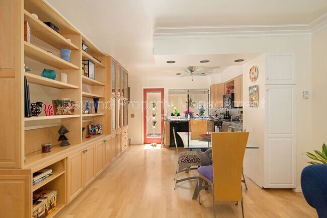 Building Photo - 8326 Via Sonoma