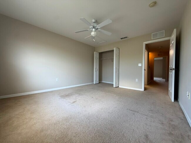 Building Photo - 3629 Pine Oak Cir
