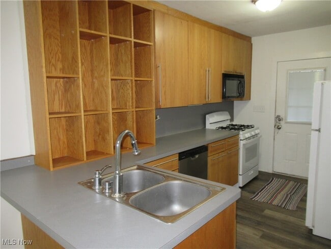 Building Photo - 3754 W 130th St