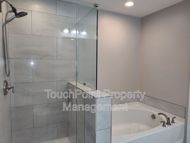 Building Photo - 4525 Lindsay Ln