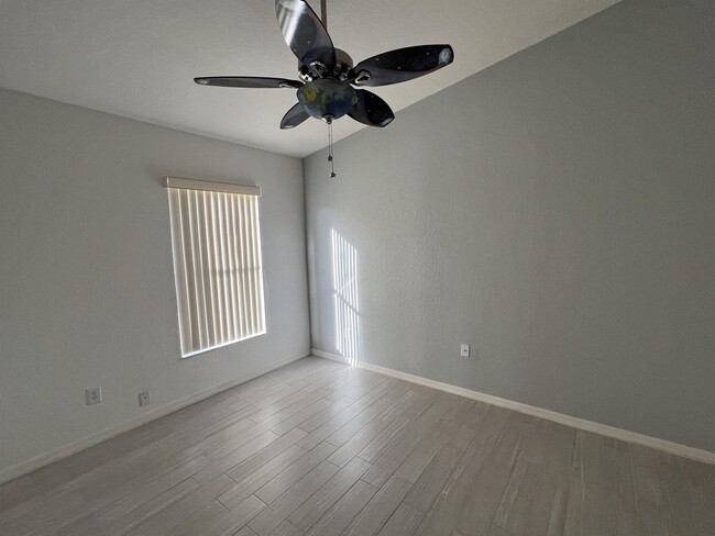 Building Photo - 874 Birkdale St