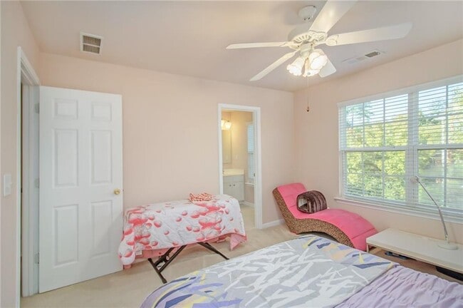 Building Photo - 2218 Landing Walk Dr