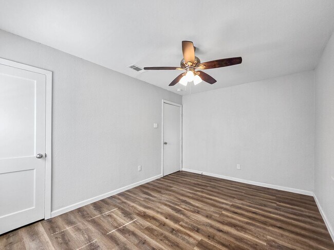 Building Photo - 3 BR/1BA | Updated Single Family Home | 1-Car Covered Parking | Gated backyard !