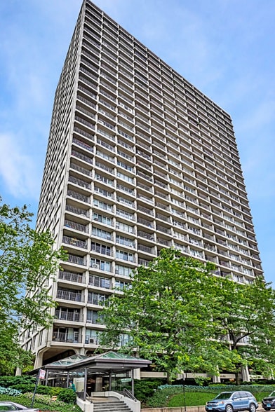 Building Photo - 1960 N Lincoln Park W