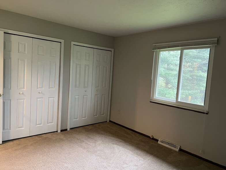 Large closets in master bedroom - 3976 Granger Rd