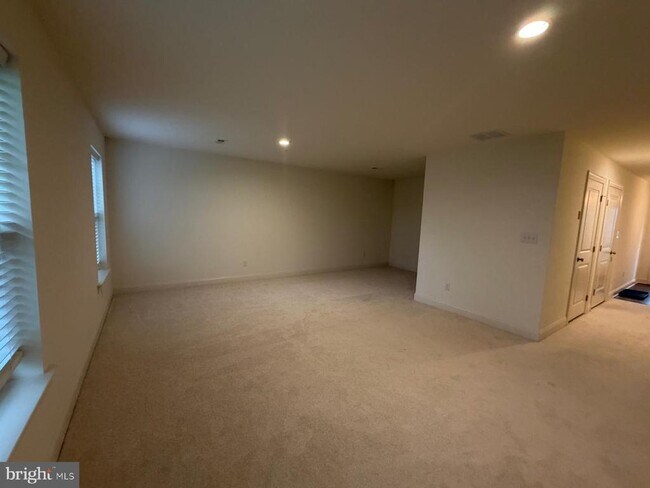 Building Photo - 105 Larrabee Wy