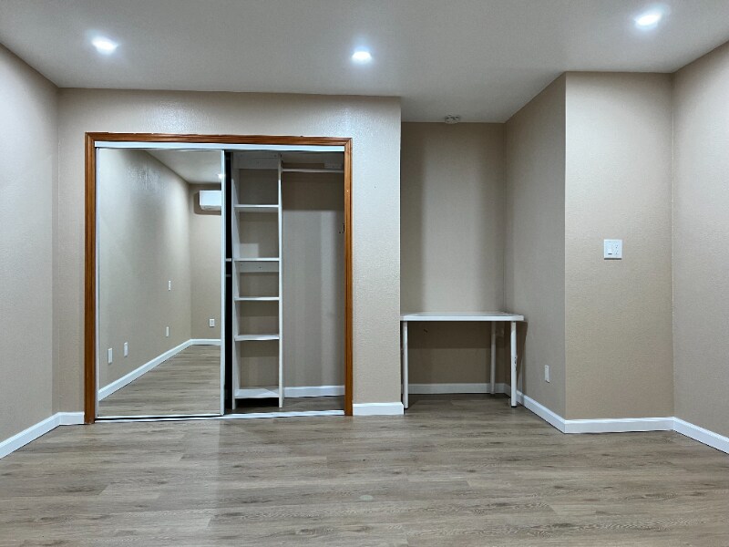 Building Photo - 1871 Peach Pl