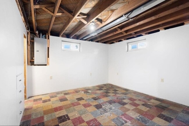 Building Photo - 603 E Columbia Ave