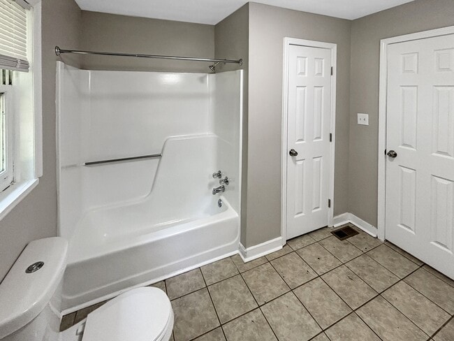 Building Photo - 4620 Sequoia Cir