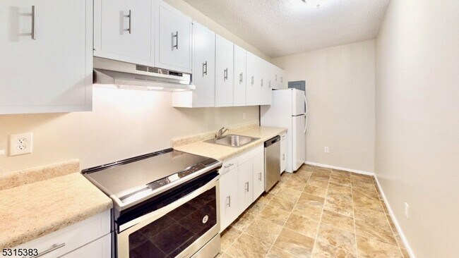 Building Photo - 2 Hackensack St