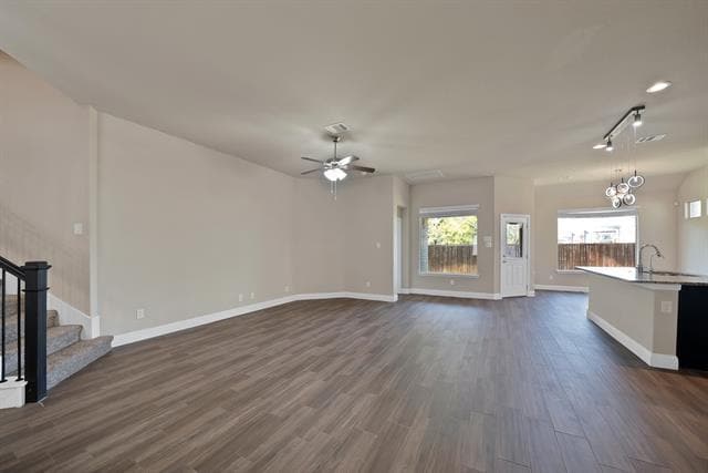 Building Photo - 2003 Oleander St