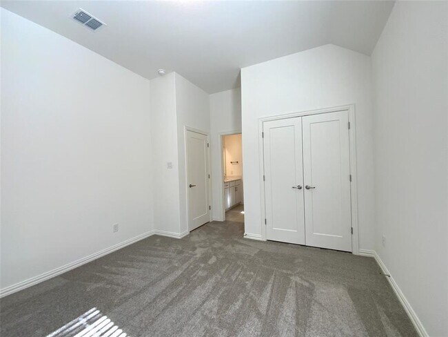 Building Photo - 247 Du Bois Ln